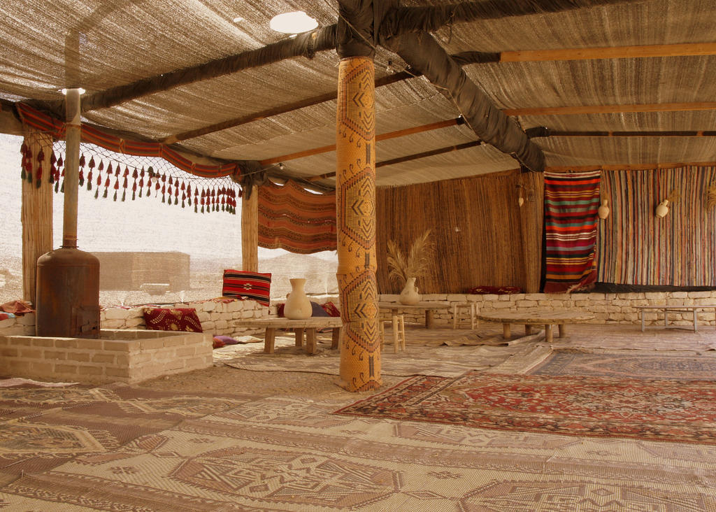Incense And Spice Route Inn Zofar Стая снимка